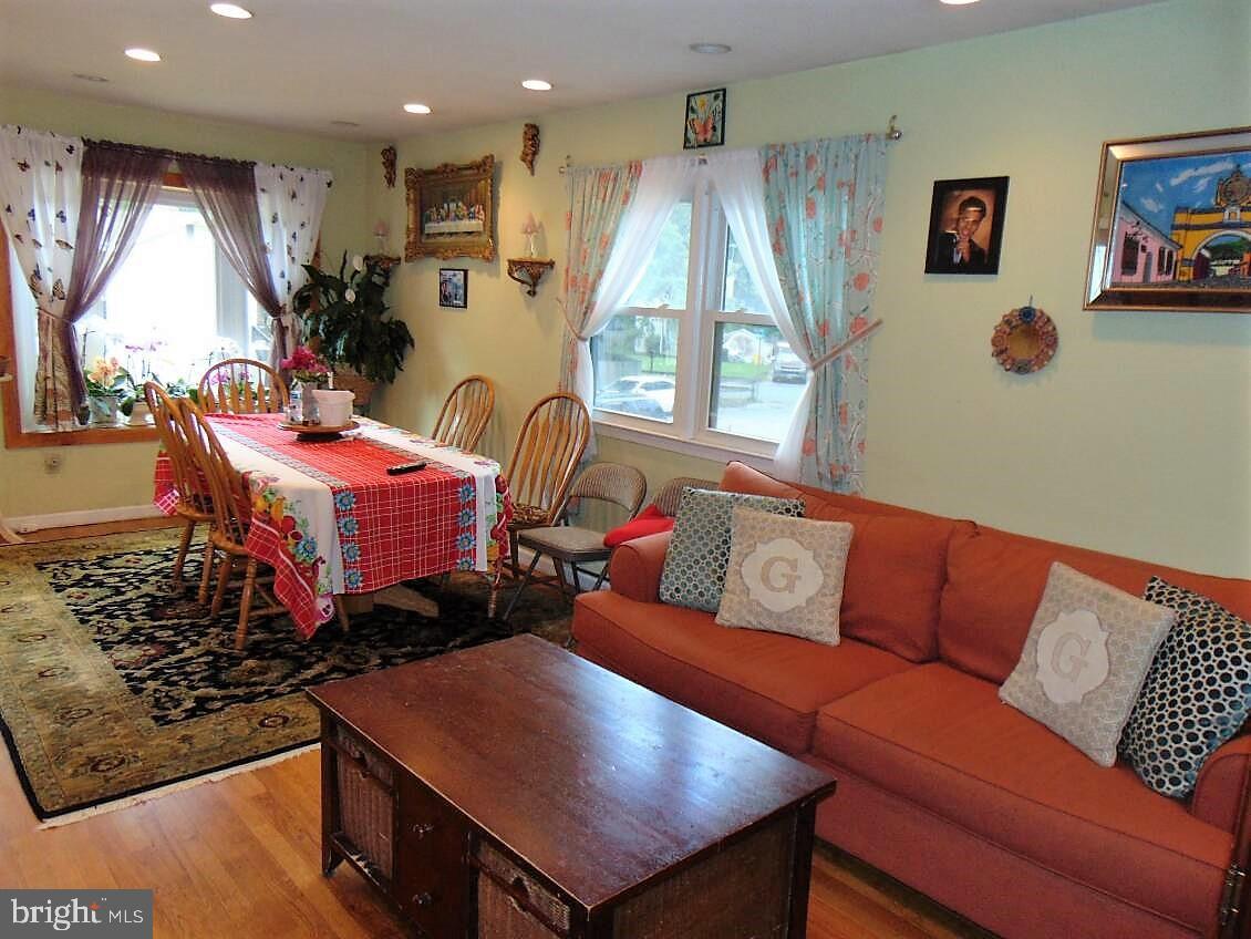 1920 Ridgeville Road Edgewater, MD 21037 - Photo 8 of 20 Living Room