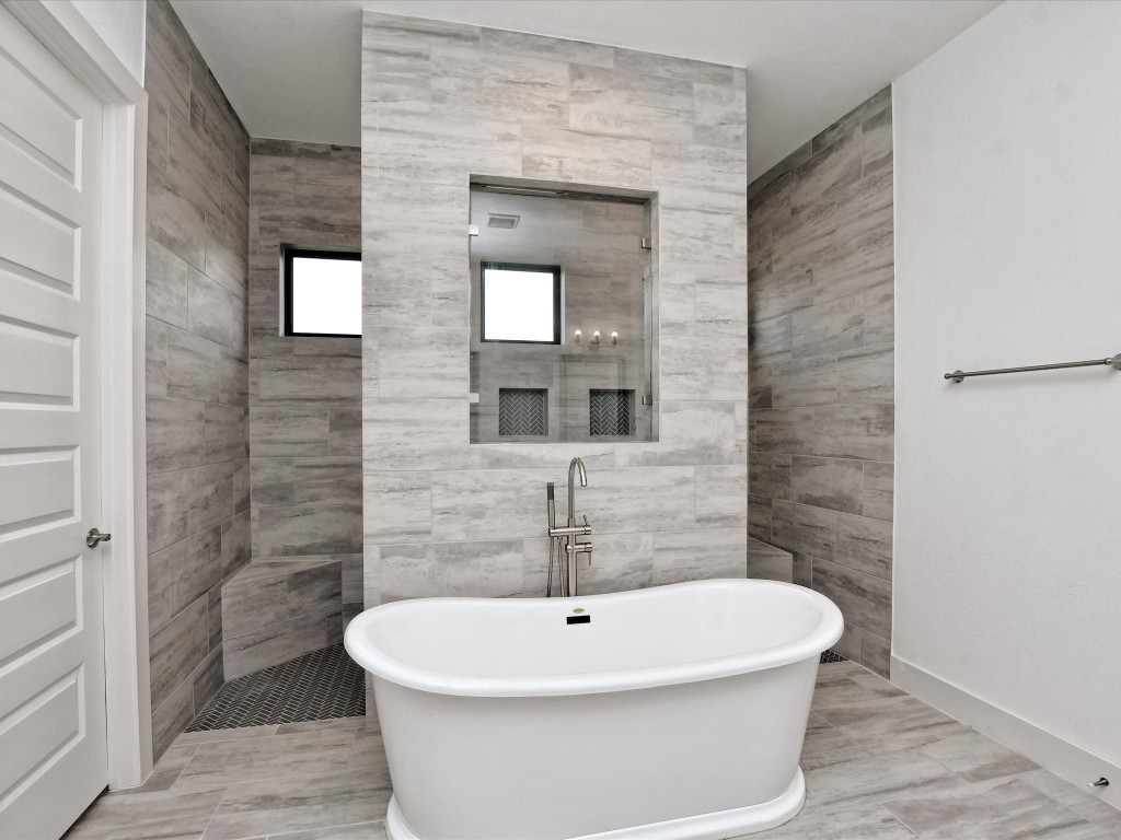 113 Tesoro Perdido Cove Liberty Hill, TX 78642 - Photo 19 of 31 a white bath tub sitting in a bathroom