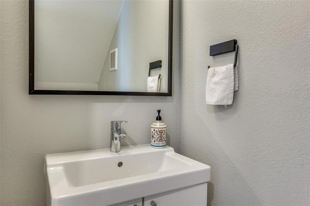 4777 Cedar Springs Road, Unit 8M Dallas, TX 75219 - Photo 7 of 20 Half Bath
