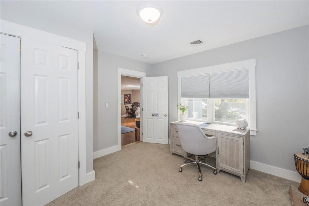 59 Marion Road Rochester, MA 02770 - Photo 15 of 28