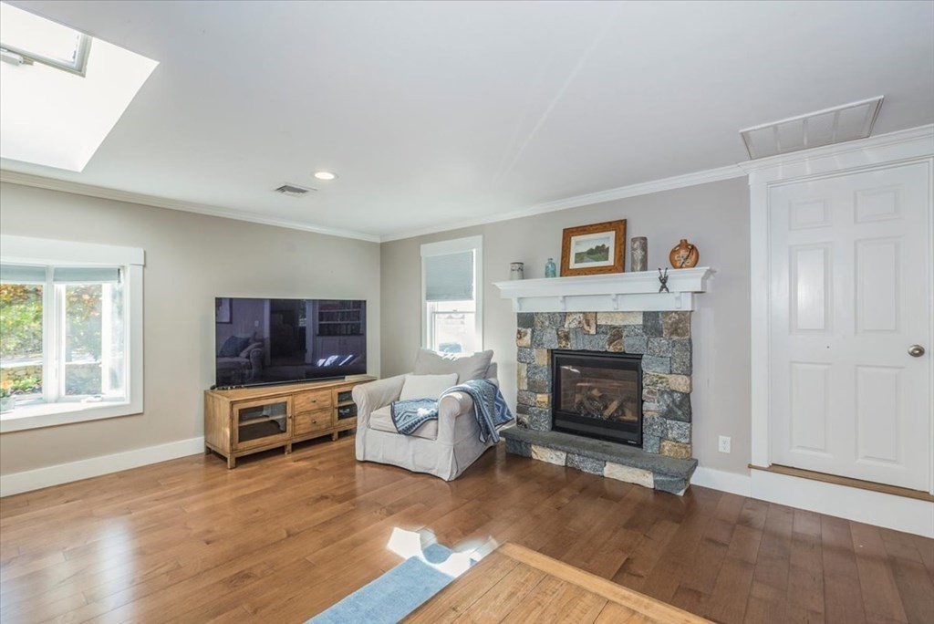 59 Marion Road Rochester, MA 02770 - Photo 4 of 28