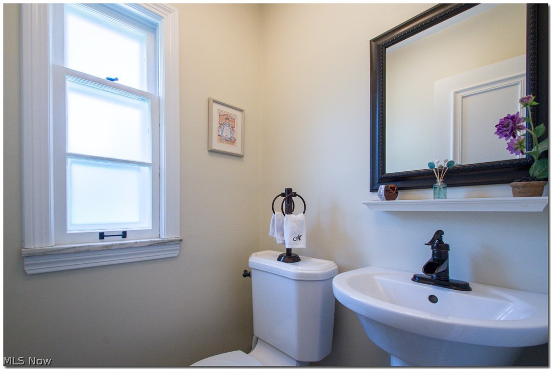 17607 Fernway Road Cleveland, OH 44120 - Photo 20 of 35 Gallery Image 20