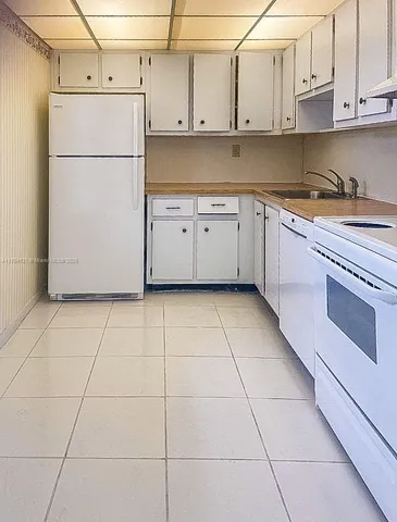 $249,000 | 8267 Southwest 128th Street, Unit 208, Pinecrest, FL 33156