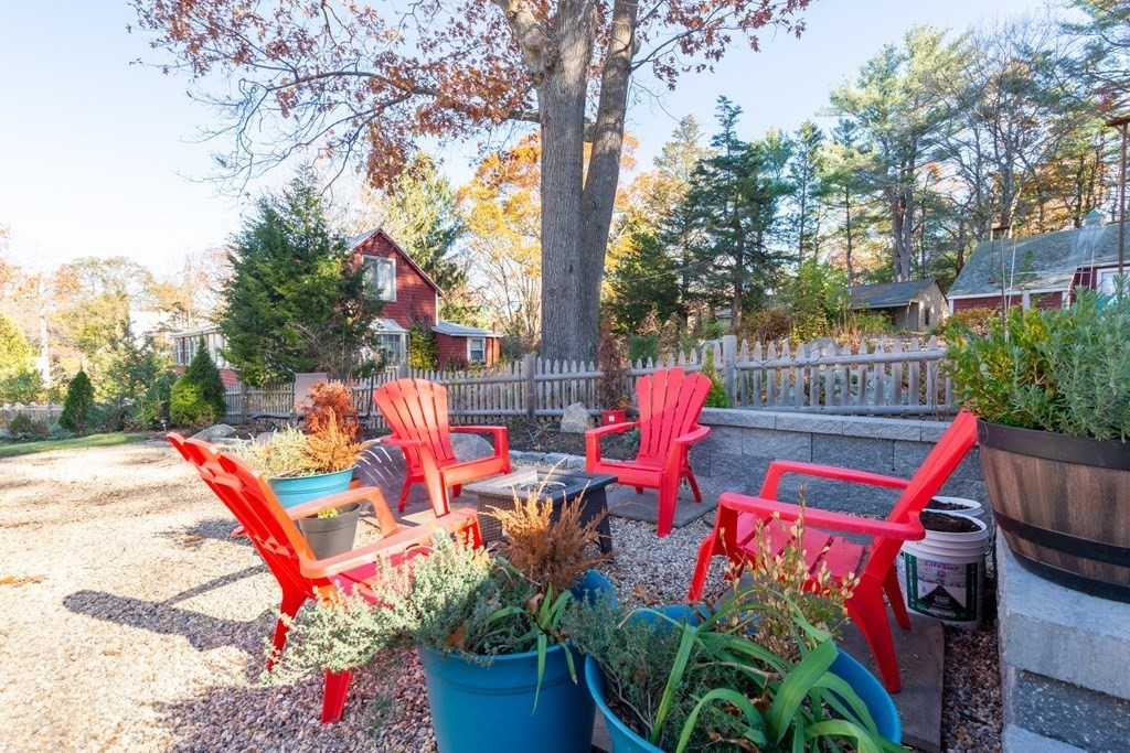 24 Wolf Hill Road Gloucester, MA 01930 - Photo 3 of 22