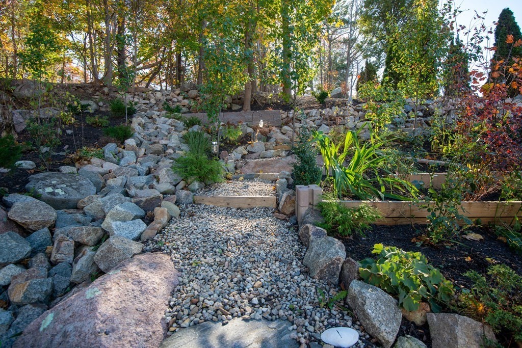 24 Wolf Hill Road Gloucester, MA 01930 - Photo 7 of 22