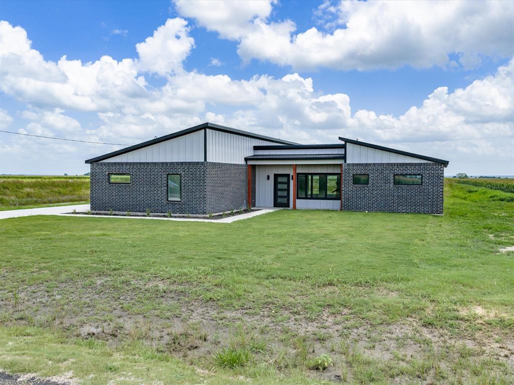 2091 Goodwyn Road Italy, TX 76651 - Photo 2 of 36