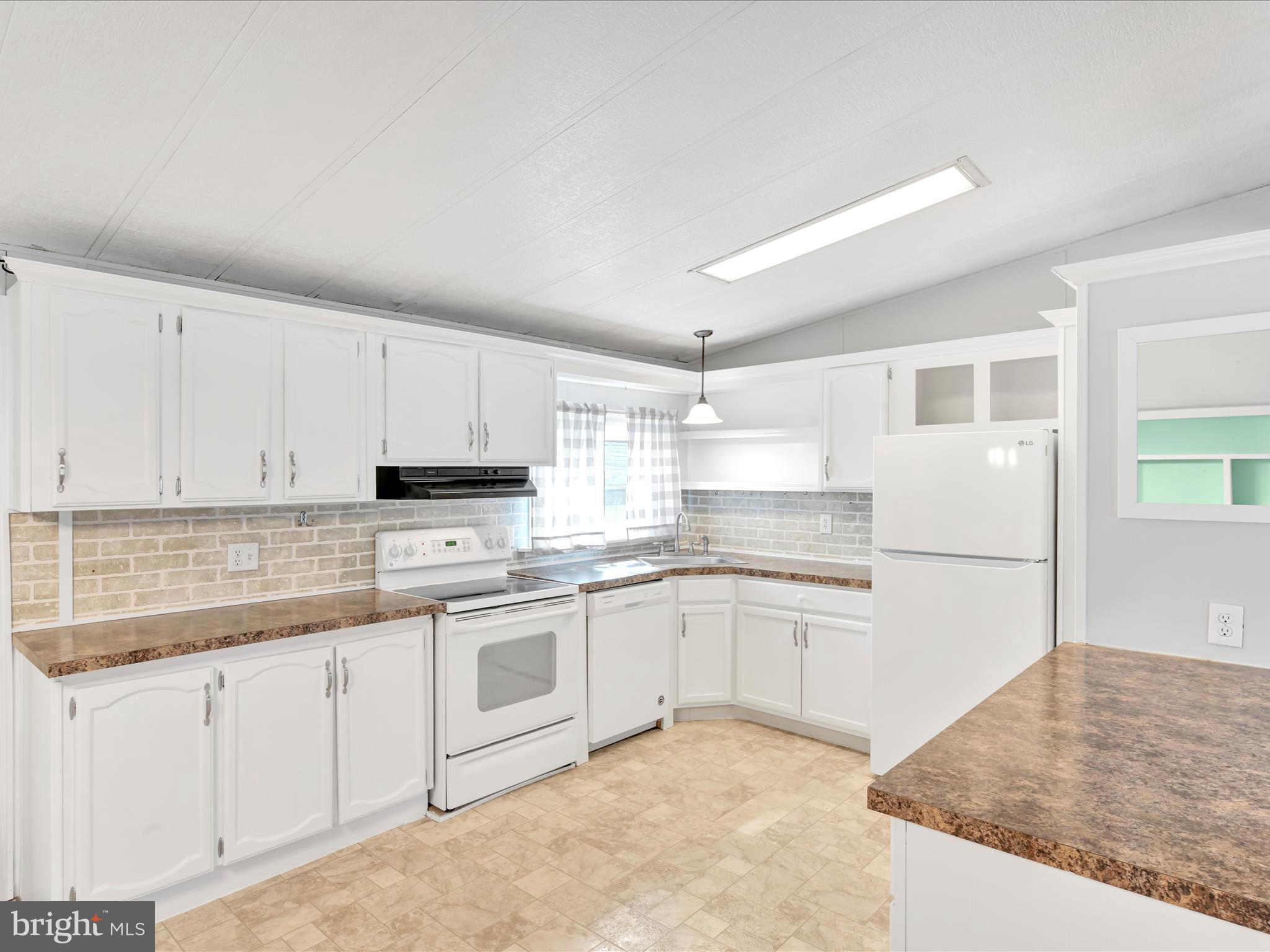 155 Northcrest Acres Lebanon, PA 17046 - Photo 6 of 27 Kitchen