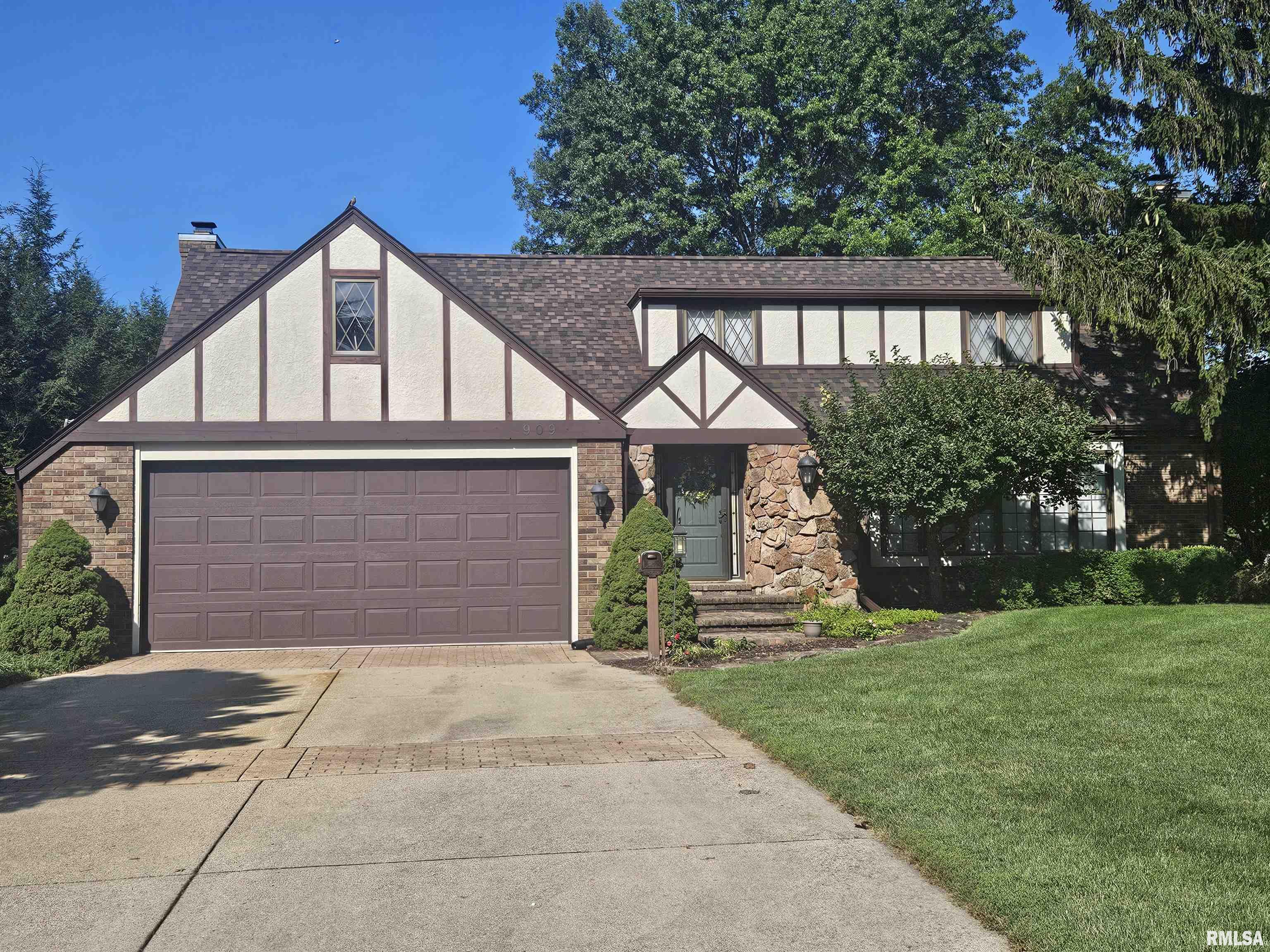 909 South Spring Street Geneseo, IL 61254 - Photo 1 of 56