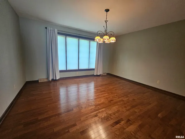 $305,000 | 909 South Spring Street, Geneseo, IL 61254