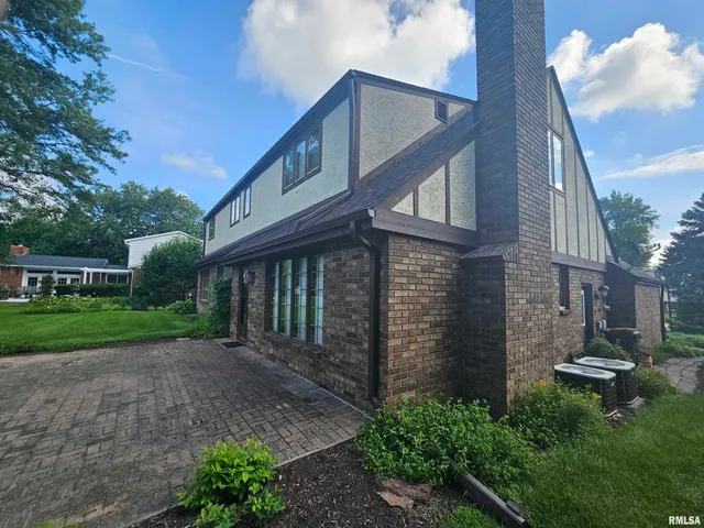 $305,000 | 909 South Spring Street, Geneseo, IL 61254