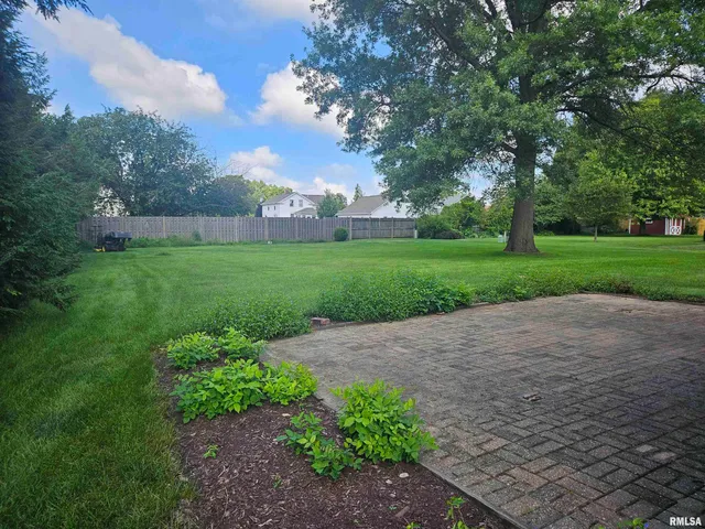 $305,000 | 909 South Spring Street, Geneseo, IL 61254