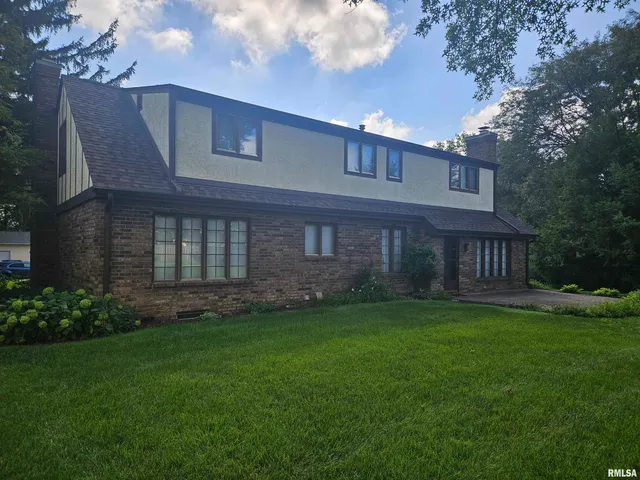 $305,000 | 909 South Spring Street, Geneseo, IL 61254