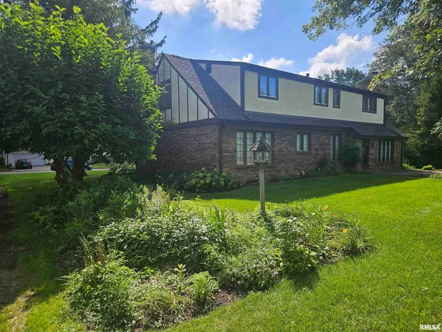 $305,000 | 909 South Spring Street, Geneseo, IL 61254