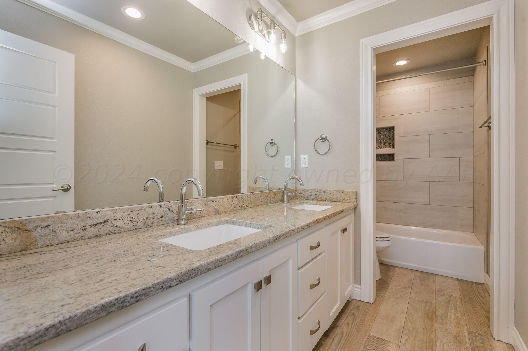 5350 South Blessen Road Amarillo, TX 79119 - Photo 21 of 29 Hall Bathroom