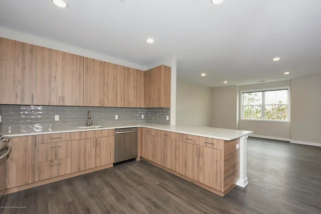 $2,975 | 92 Drs James Parker Boulevard, Unit 408, Red Bank, NJ 07701