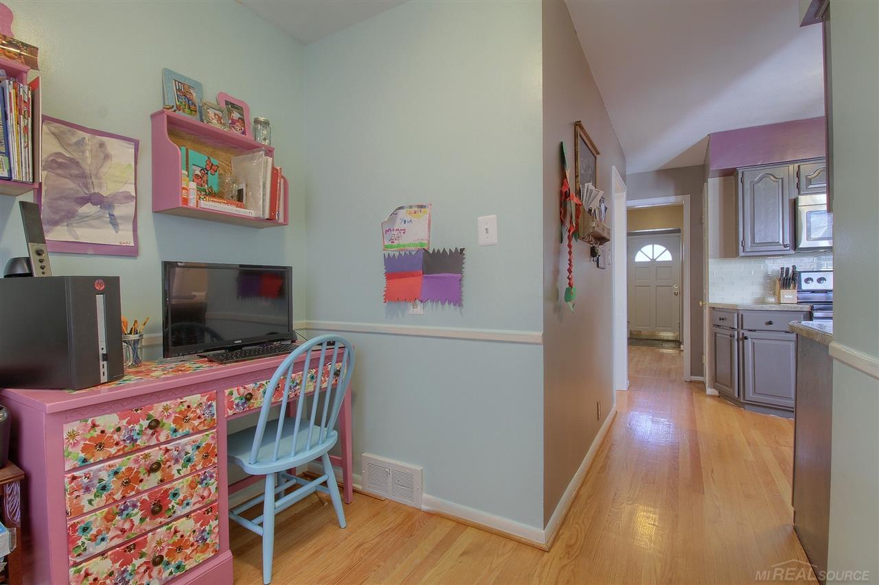 1990 Littlestone Road Grosse Pointe Woods, MI 48236 - Photo 13 of 32