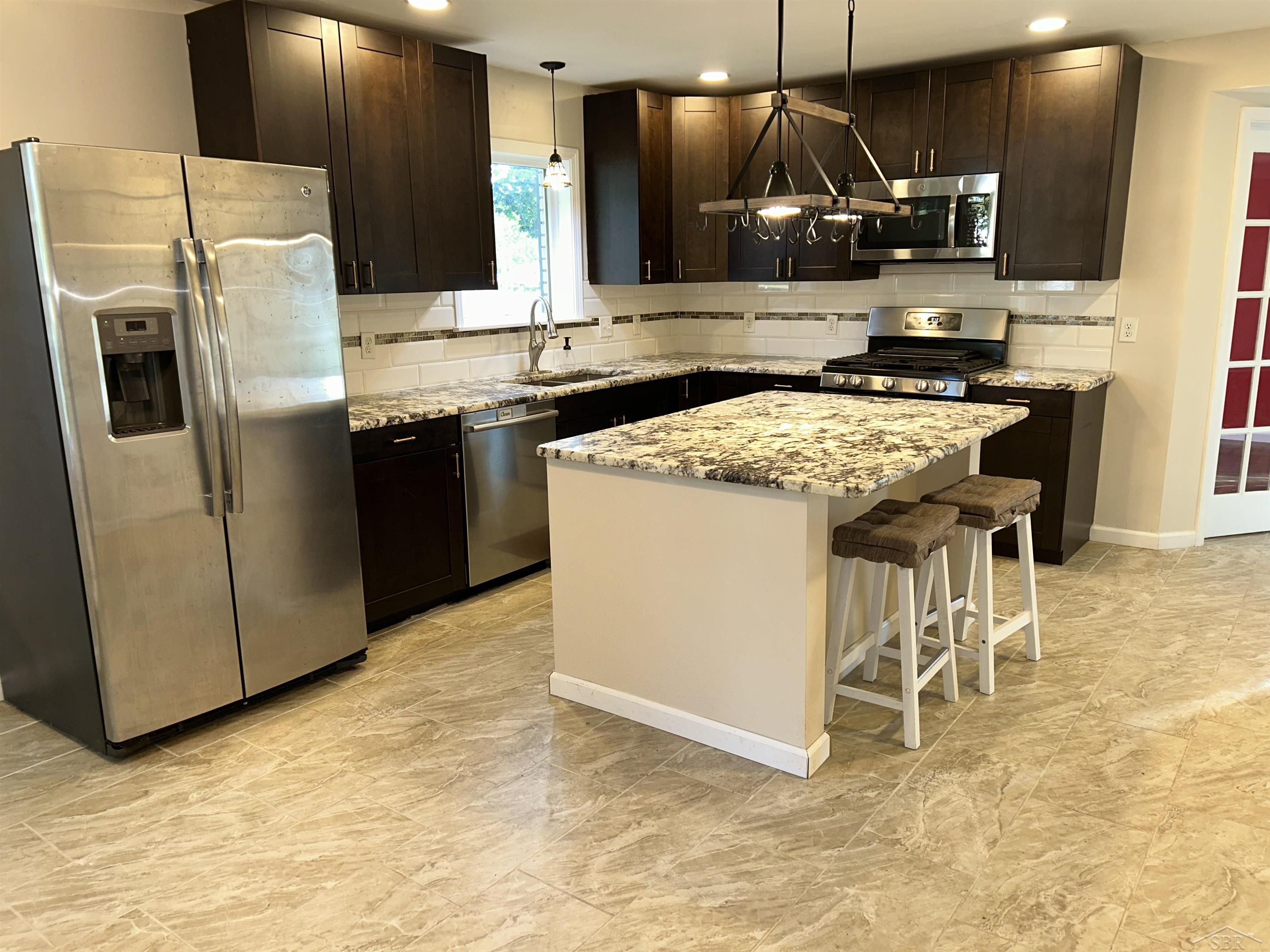 1807 Hemmeter Road Saginaw, MI 48638 - Photo 6 of 19 50188847-4f3010af-ba57-461a-98d2-825500fe4ef4.JPG