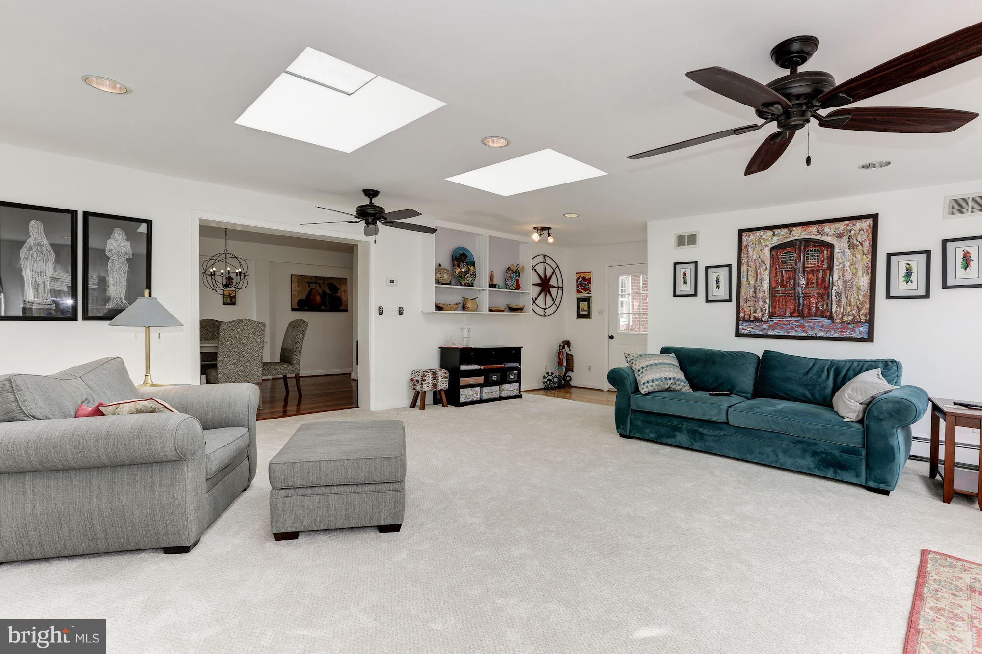 300 Adahi Road Southeast Vienna, VA 22180 - Photo 13 of 28 Family Room