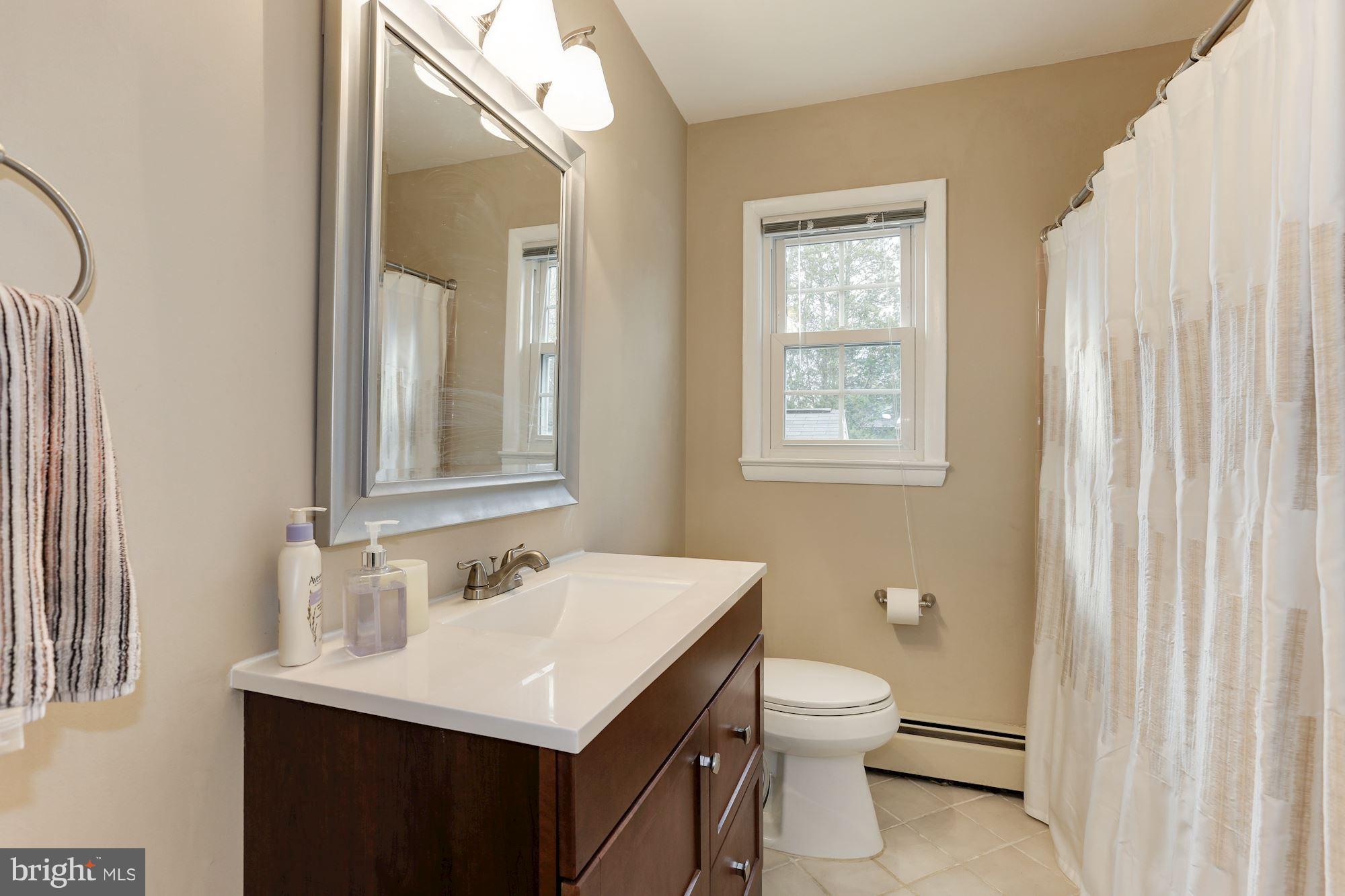 300 Adahi Road Southeast Vienna, VA 22180 - Photo 22 of 28 Bath