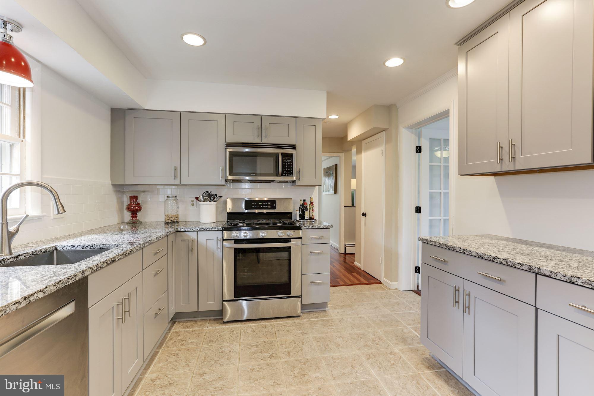 300 Adahi Road Southeast Vienna, VA 22180 - Photo 6 of 28 Kitchen