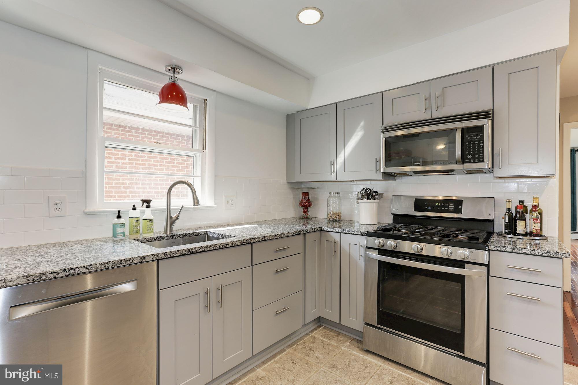 300 Adahi Road Southeast Vienna, VA 22180 - Photo 7 of 28 Kitchen