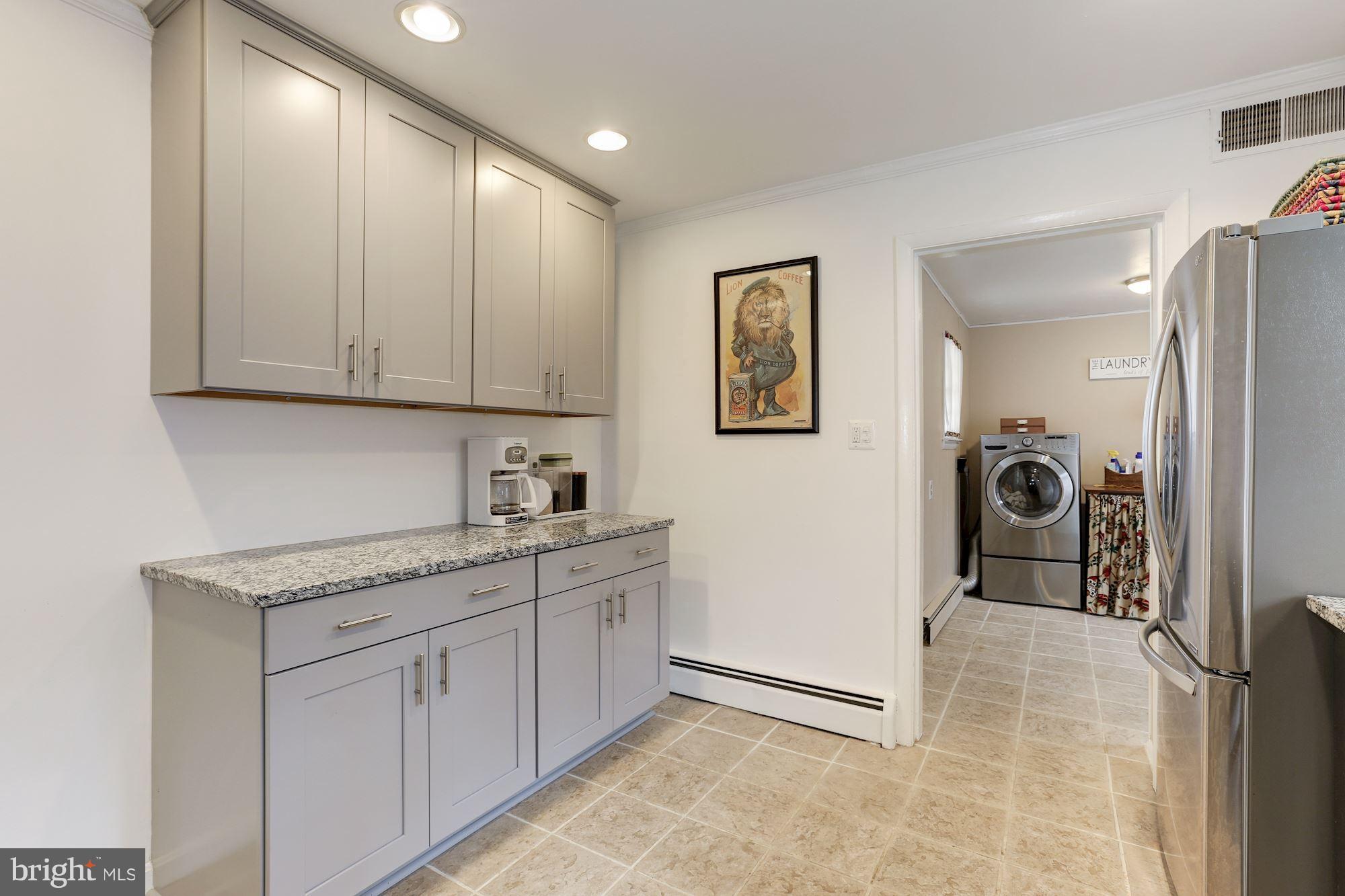 300 Adahi Road Southeast Vienna, VA 22180 - Photo 9 of 28 Kitchen