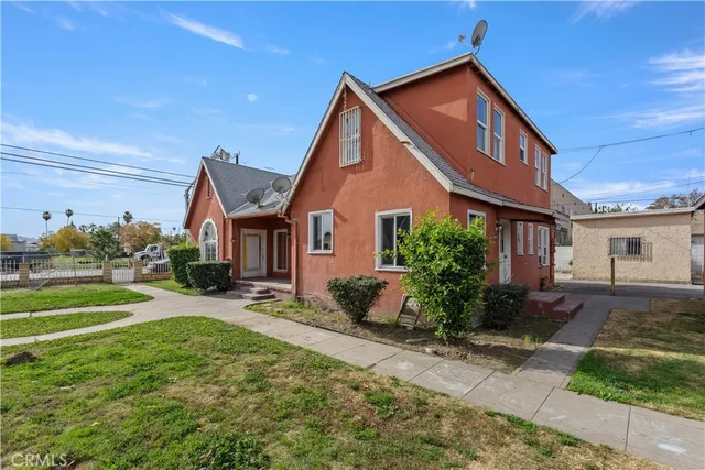 $2,700 | 272 West 9th Street, San Bernardino, CA 92410