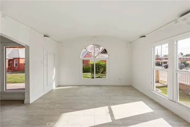 $2,700 | 272 West 9th Street, San Bernardino, CA 92410