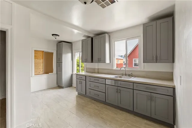 $2,700 | 272 West 9th Street, San Bernardino, CA 92410