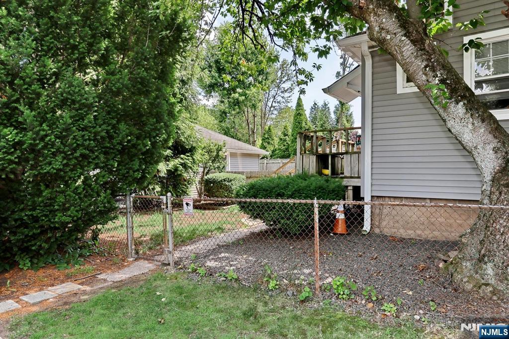 21 Haring Street Bergenfield, NJ 07621 - Photo 28 of 37