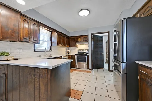 $325,000 | 10 Northwest 80th Street, Kansas City, MO 64118