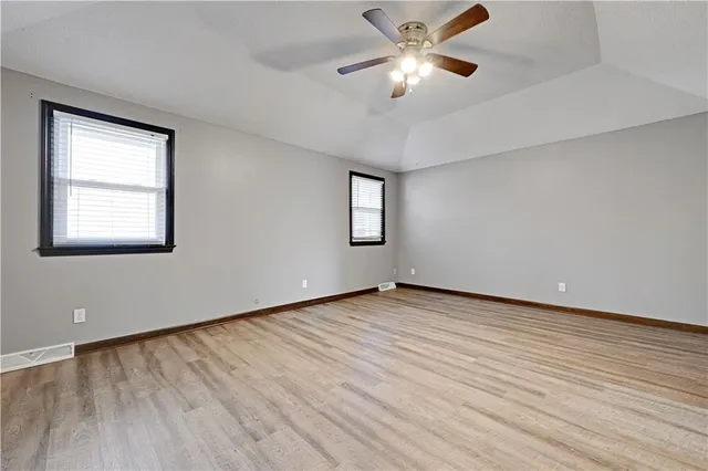 $325,000 | 10 Northwest 80th Street, Kansas City, MO 64118