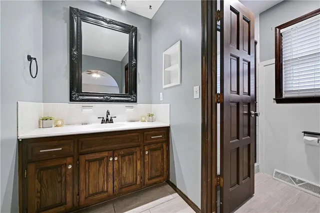 $325,000 | 10 Northwest 80th Street, Kansas City, MO 64118