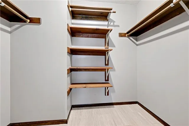 $325,000 | 10 Northwest 80th Street, Kansas City, MO 64118