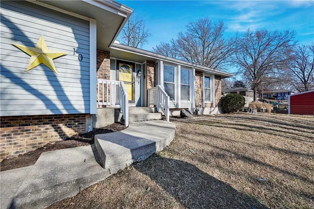 $325,000 | 10 Northwest 80th Street, Kansas City, MO 64118