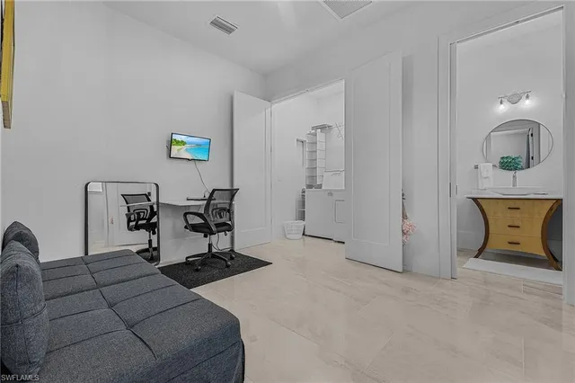 $900,000 | 2499 Pine Street, Naples, FL 34112