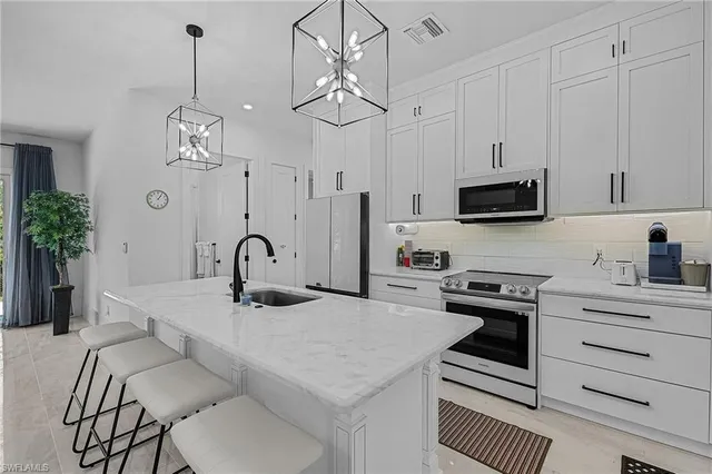 $900,000 | 2499 Pine Street, Naples, FL 34112