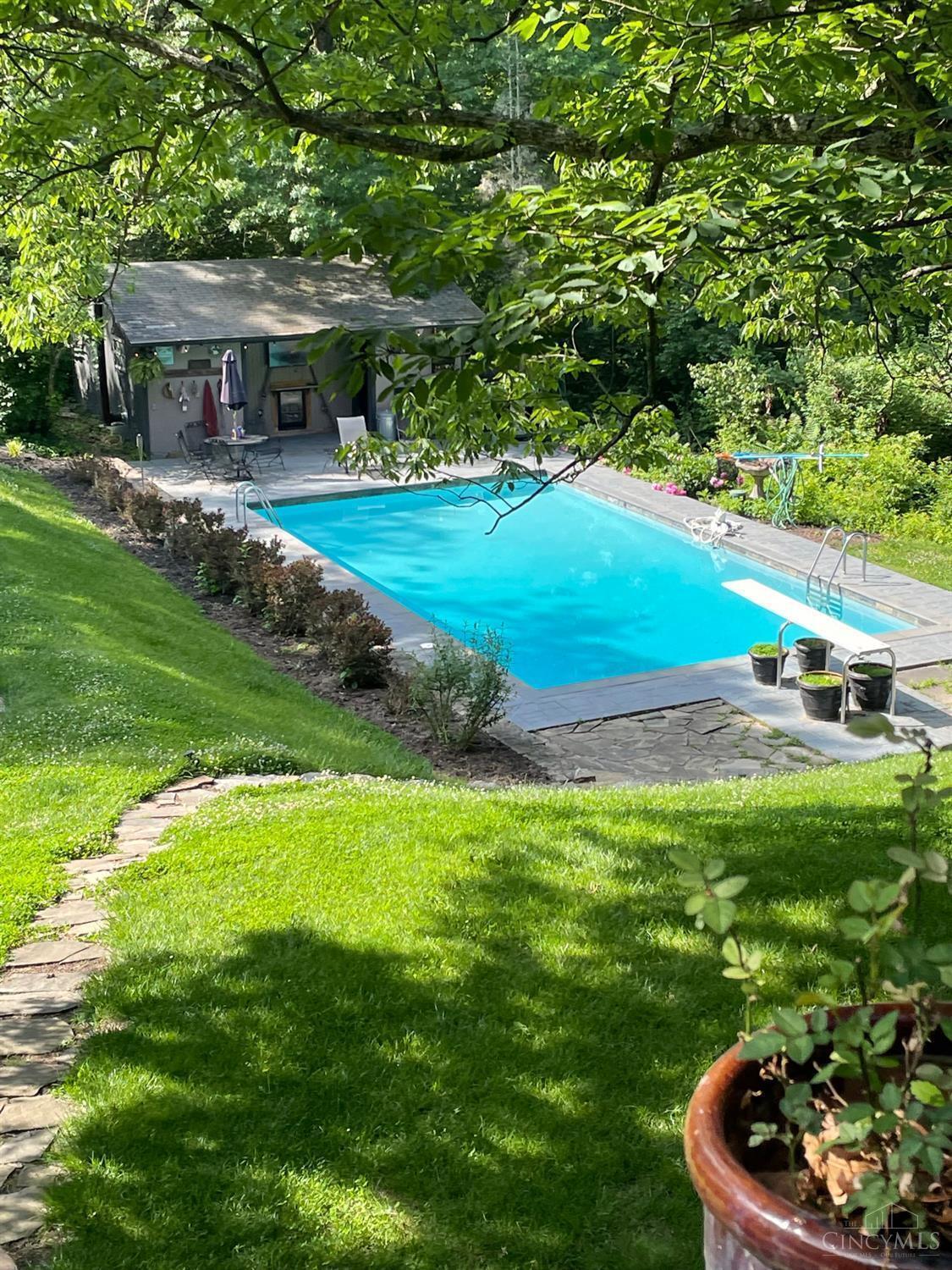 5450 Hobbit Road Cincinnati, OH 45243 - Photo 3 of 49 Gallery Image 3