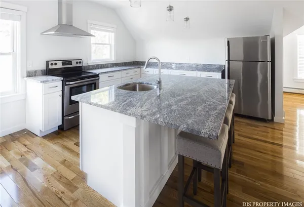 $2,300 | 30 Preston Street, Unit 3, Providence, RI 02906