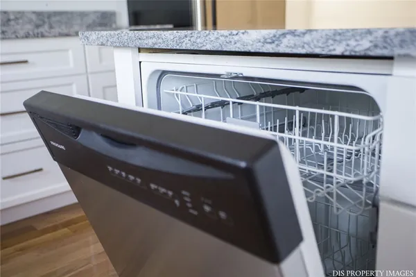 $2,300 | 30 Preston Street, Unit 3, Providence, RI 02906