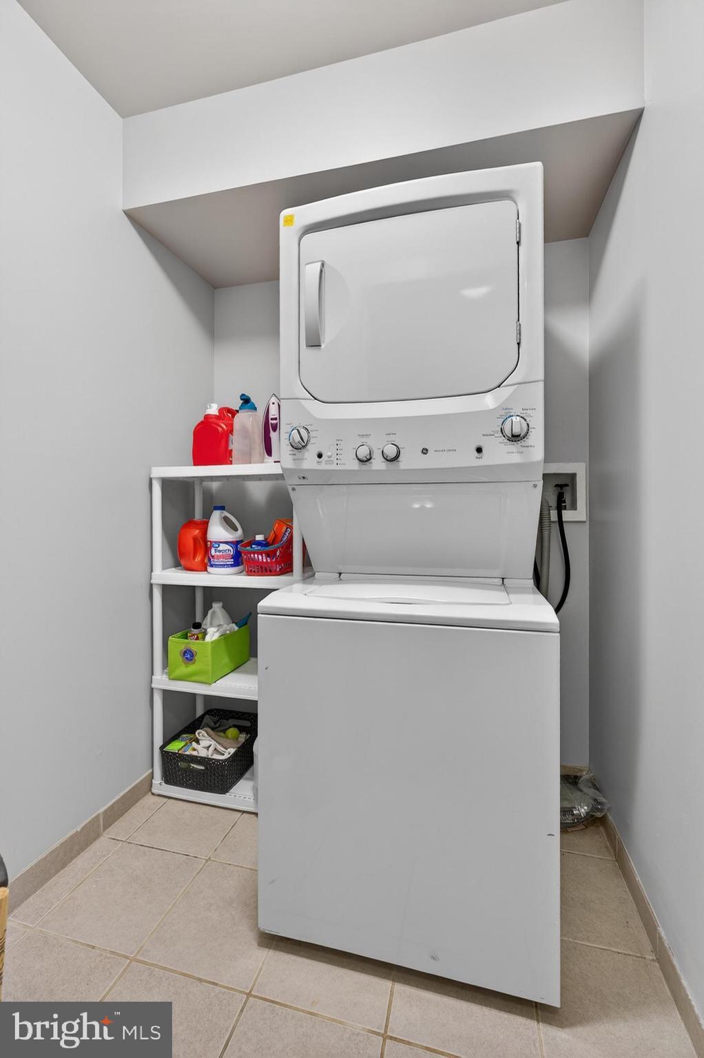 736 New Street Camden, NJ 08103 - Photo 11 of 20 a utility room with dryer and washer
