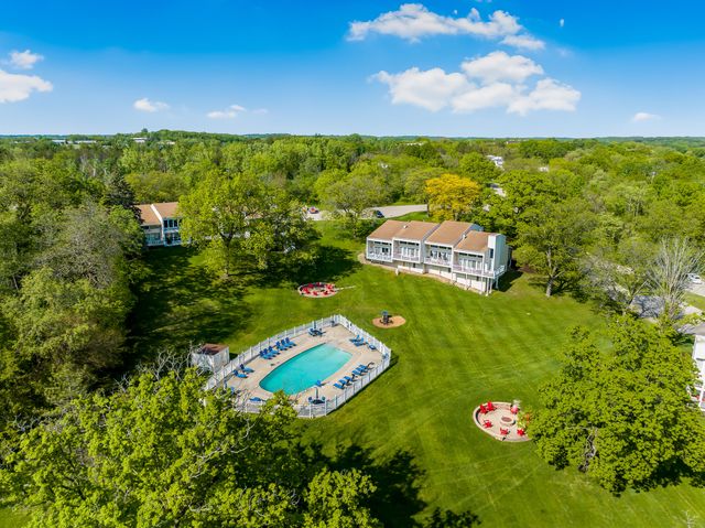 210 East Sheridan Springs Road, Unit 4, Lake Geneva, WI 53147