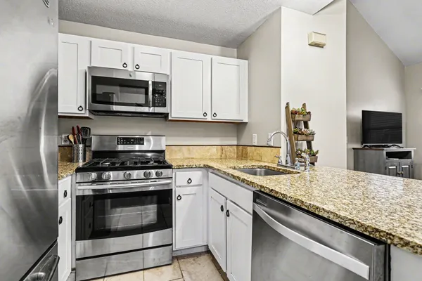 $349,000 | 1527 North Oakhill Drive, South Bend, IN 46637