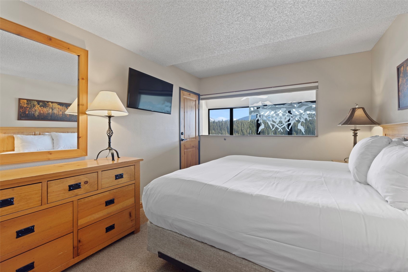 631 Village Road, Unit 34420 Breckenridge, CO 80424 - Photo 18 of 40 Primary bedroom