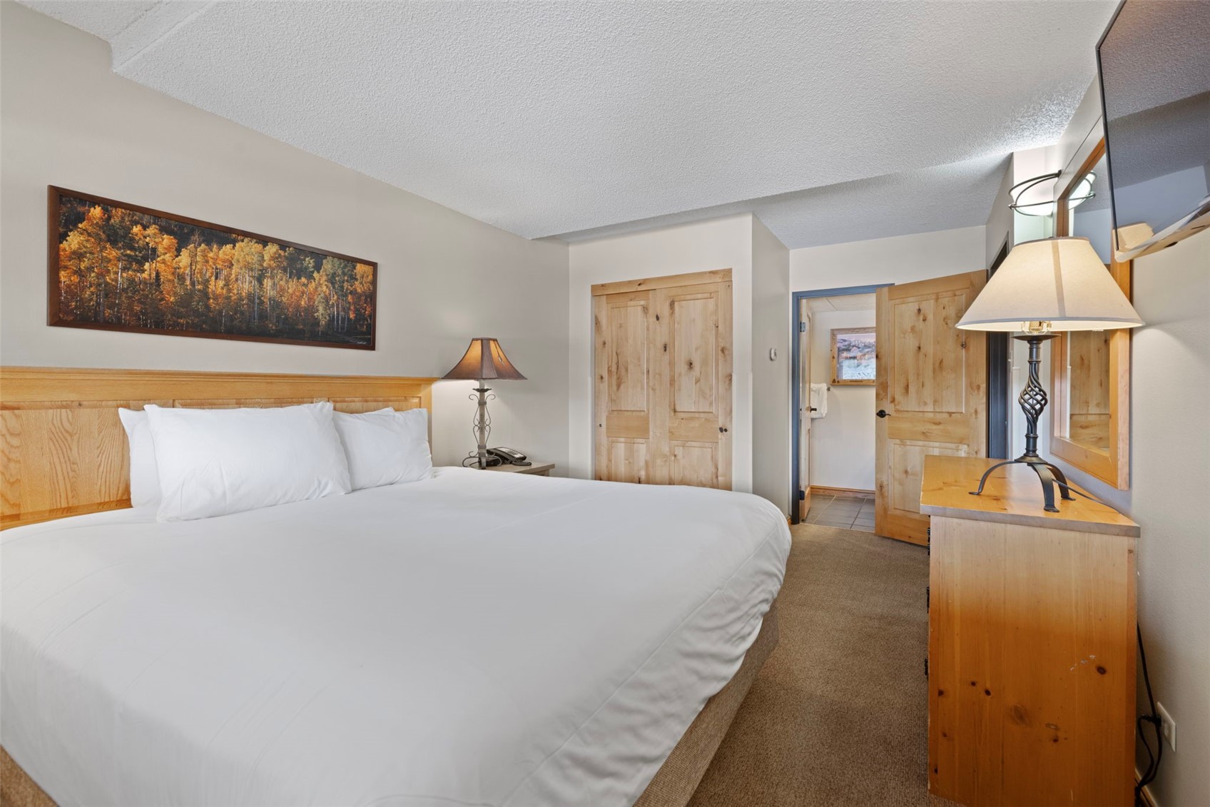 631 Village Road, Unit 34420 Breckenridge, CO 80424 - Photo 19 of 40 Primary bedroom