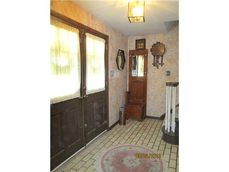 136 Fiedors Grove Road Mount Pleasant, PA 15666 - Photo 3 of 25 Entry/Foyer.
