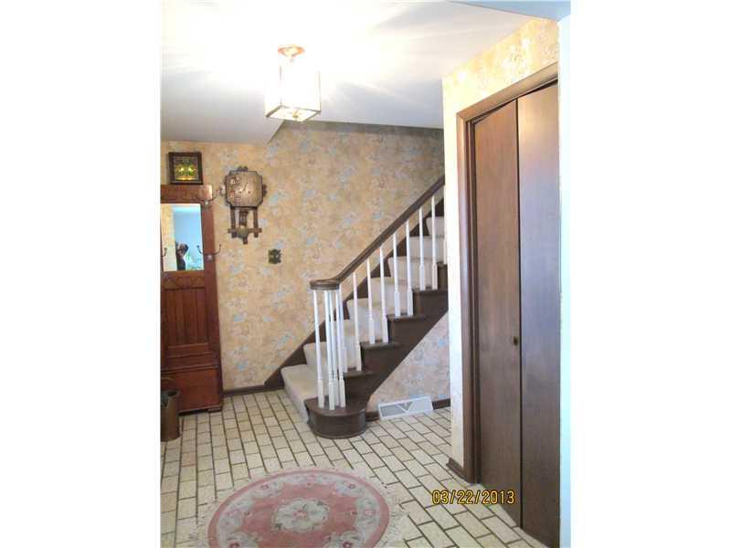 136 Fiedors Grove Road Mount Pleasant, PA 15666 - Photo 4 of 25 Entry/Foyer.
