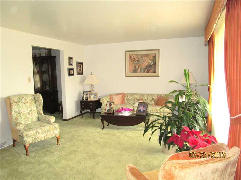 136 Fiedors Grove Road Mount Pleasant, PA 15666 - Photo 5 of 25 Living Room.