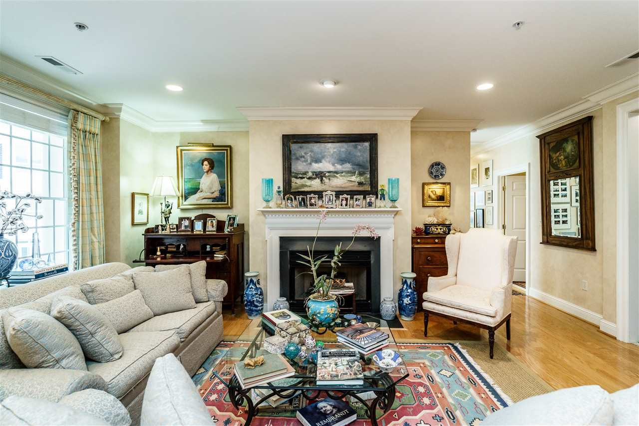 2813 Market Bridge Lane, Unit 203 Raleigh, NC 27608 - Photo 1 of 25 Living Room