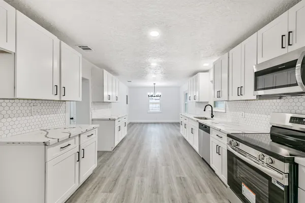 $255,000 | 2121 County Road 892, Alvin, TX 77511